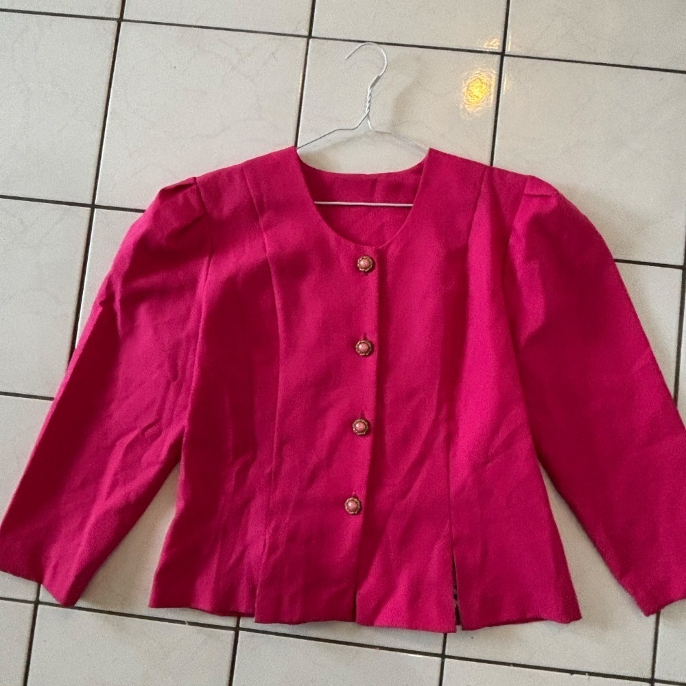 Vintage 1980s pink blazer with beautiful buttons - fit flare style